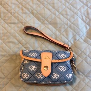 NWOT. Dooney & Bourke wristlet